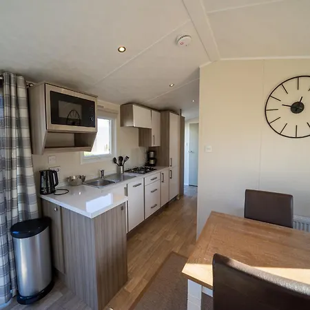 Well-maintained With Terrace Chalet